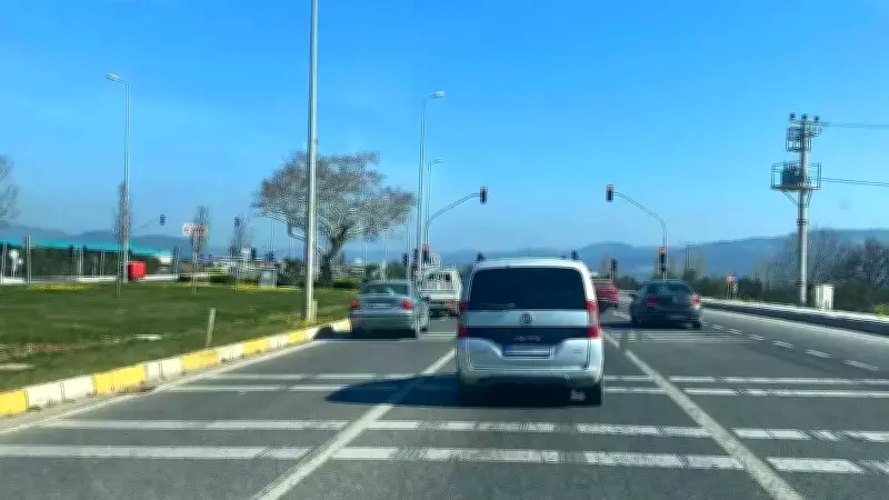 Çamdibi Kavşağı'na Trafik Işığı Geldi: Geç Kalınmış Önlem Mi?