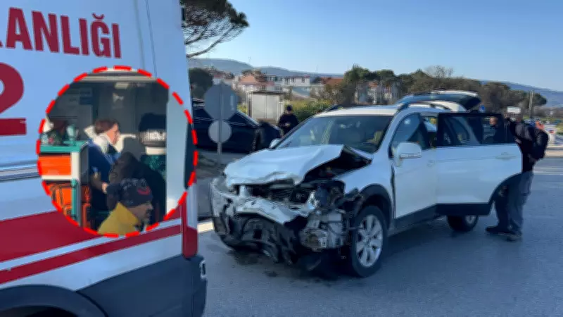 Çanakkale-İzmir Yolunda Feci Kaza: Minibüs ile Otomobil Çarpıştı, 8 Kişi Yaralandı