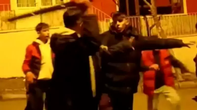 Ankara'da Akran Zorbalığı: Darp Görüntüleri Sosyal Medyada Yayıldı, 2 Şüpheli Tutuklandı
