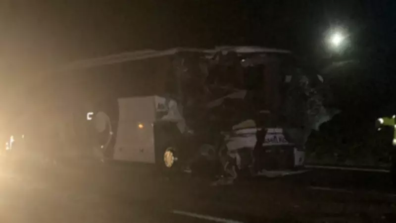 Ankara'da Feci Otobüs Kazası: Hostes Hayatını Kaybetti, 15 Kişi Yaralandı