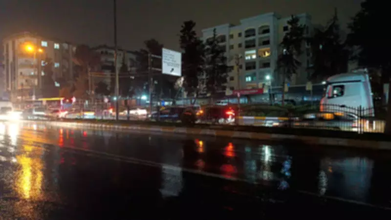 Şanlıurfa'da Sağanak Yağış Eğitimi Vurdu: 4 İlçede Okullar Tatil Edildi