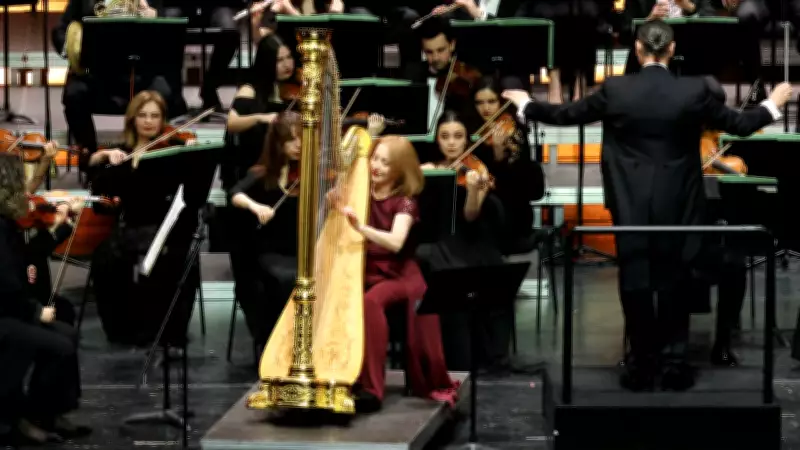 Anne-Sophie Bertrand'ın Arpıyla Büyüleyen İDSO Konseri