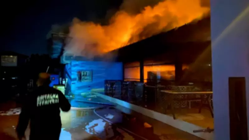 Antalya Serik'te Zincir Markette Çıkan Yangın Kontrol Altına Alındı