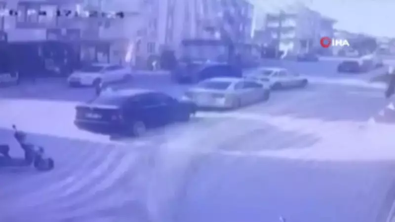 Antalya'da Şiddetli Trafik Kazası: Motosiklet ile Otomobil Çarpıştı, 3 Kişi Yaralandı