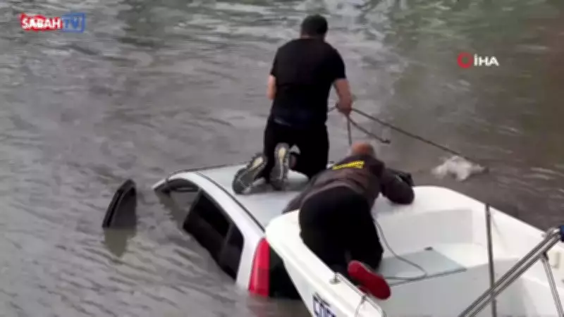 Antalya'da Kontrolden Çıkan Otomobil Köprüçayı'na Uçtu: 3 Kişi Kurtuldu