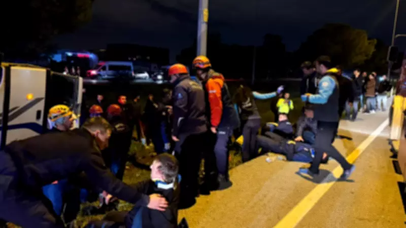 Antalya'da Memur Servisi Şarampole Devrildi: 16 Yaralı