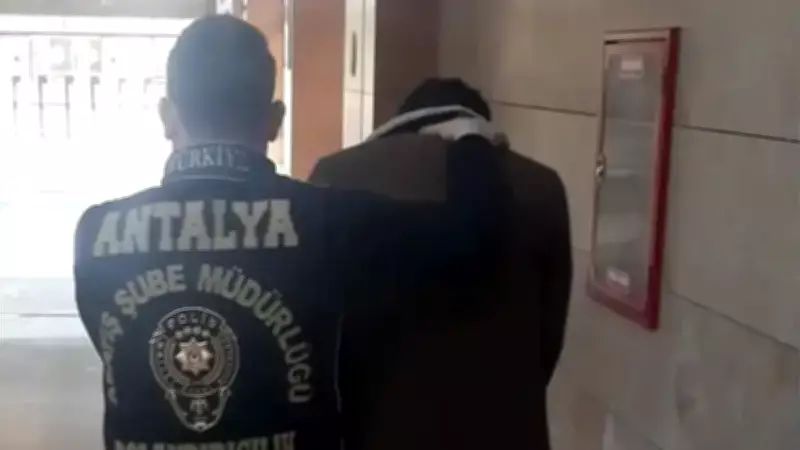 Antalya'da MİT Mensubu Gibi Davranan Dolandırıcı Tutuklandı