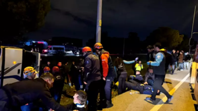 Antalya'da İnfaz Koruma Memurlarını Taşıyan Otobüs Devrildi: 16 Yaralı