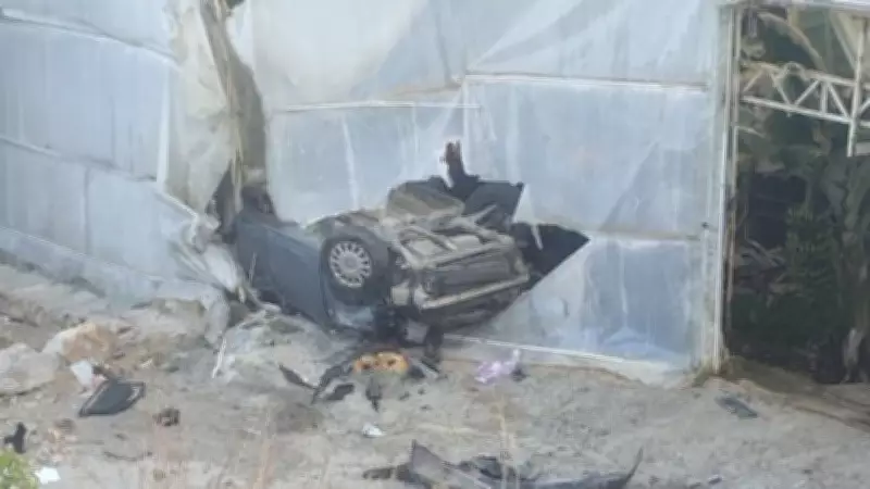 Antalya'da Otomobil Muz Serasına Uçtu: 1 Kişi Hayatını Kaybetti