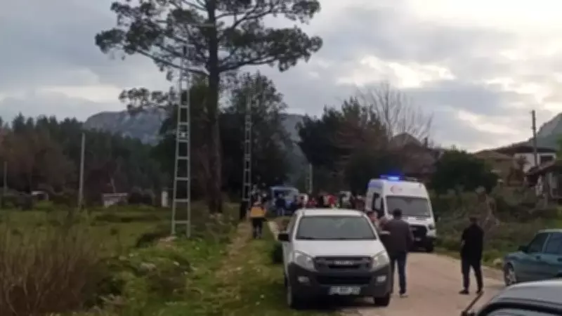 Antalya'da Seyir Halindeki Kamyonetin Kasasından Düşen Kadın Hayatını Kaybetti