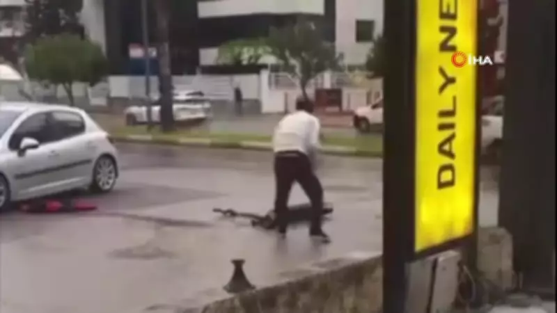 Antalya'da Sürekli Bozulan Scooter'a Öfke Patlaması: Taşla Parçaladı