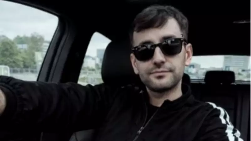 Antalya'da Trajik Kaza: Motosiklet Sürücüsü Bariyerlere Çarparak Hayatını Kaybetti