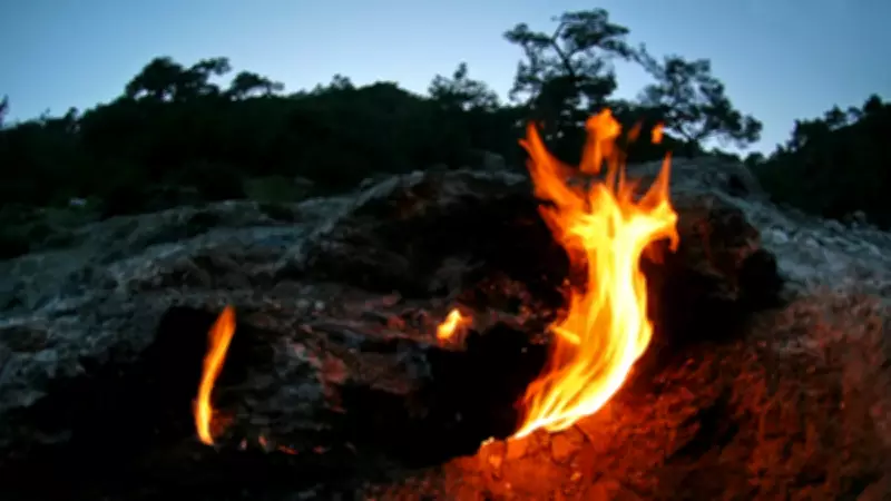 Antalya'daki Yanartaş Ateşi 2500 Yıldır Yanıyor: Bilim ve Efsane Çatışıyor