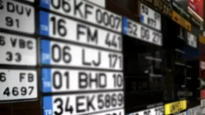 APP Plaka Cezası Sürücüleri Kuyruğa Soktu: İlk İhlalde 140 Bin Lira