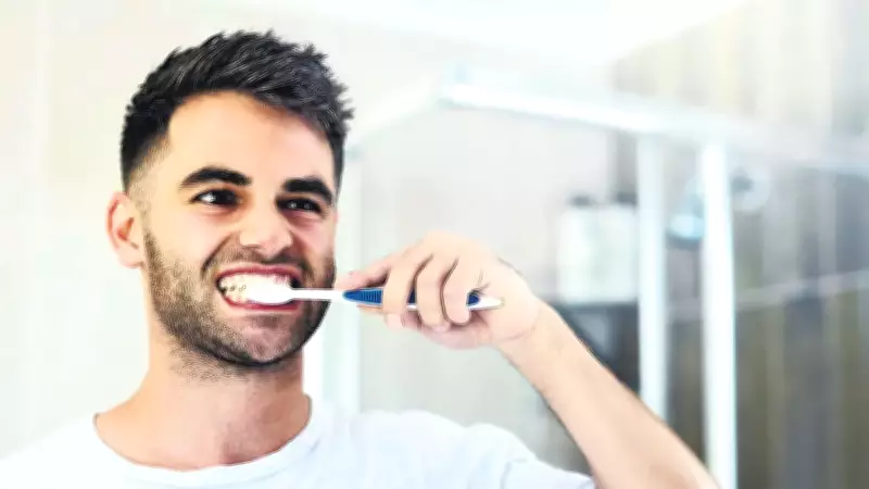 Araştırma Şaşırttı: En Çok Sosyalleşirken Diş Fırçalıyoruz