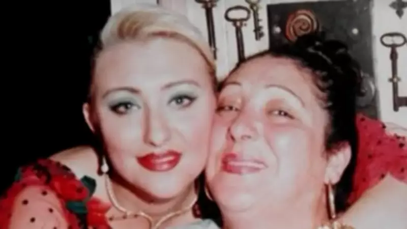 Şarkıcı Güllü'nün Oğlu Tuğberk'tan Hüzünlü Bayram Paylaşımı: 'Elini Öpemedim'