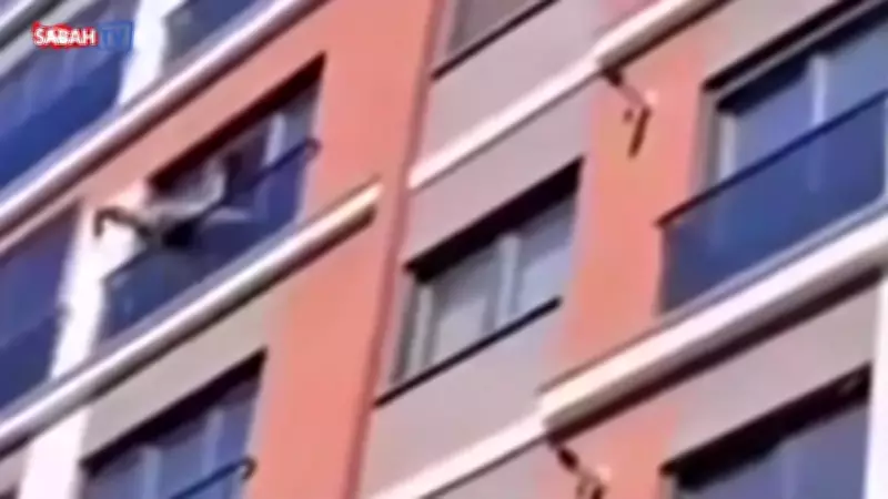 Şarkıcı Hatice Cam Silerken Tehlikeye Atıldı, Sevenleri Endişelendi