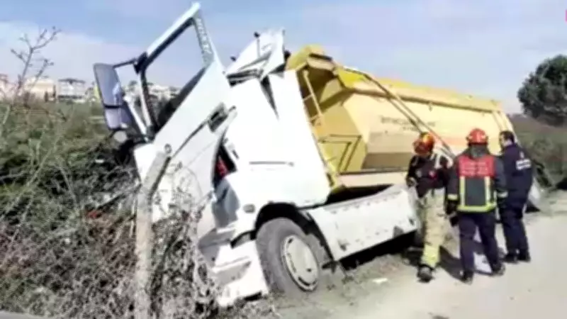 Arnavutköy'de Hafriyat Kamyonu Ağaçlara Çarparak Durduruldu
