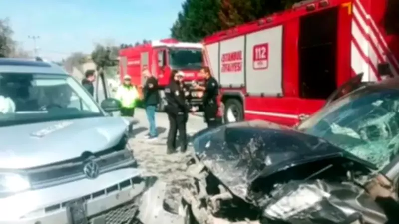 Arnavutköy'de Kafa Kafaya Çarpışma: 1 Ölü, 3 Yaralı