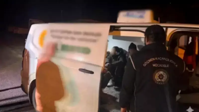 Artvin'de 10 Düzensiz Göçmen Yakalandı, 2 Kişi İnsan Kaçakçılığı Şüphesiyle Tutuklandı