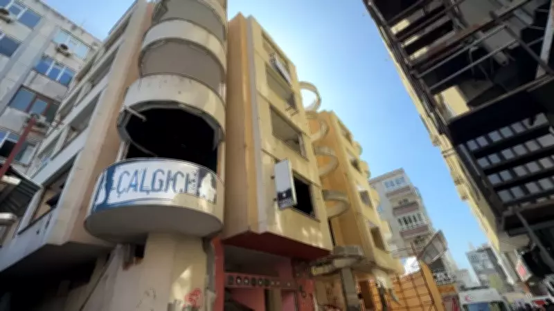 Avcılar'da Yıkımı Devam Eden Binada Feci Kaza: Hurdacı 4. Kattan Düşerek Hayatını Kaybetti