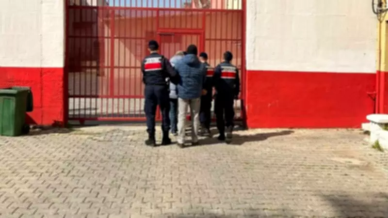 Aydın'da FETÖ Üyesi Firari 2 Hükümlü Yakalandı, Cezaevine Teslim Edildi