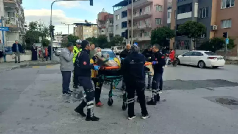 Aydın'da Otomobil ile Motosiklet Çarpıştı: Biri Çocuk İki Yaralı