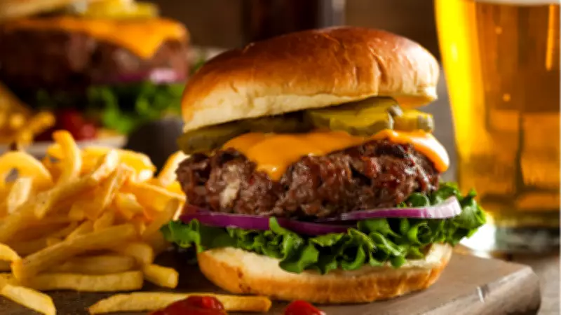 Az Pişmiş Et Çocuklarda Böbrek Yetmezliğine Yol Açıyor: Uzman Uyarıyor