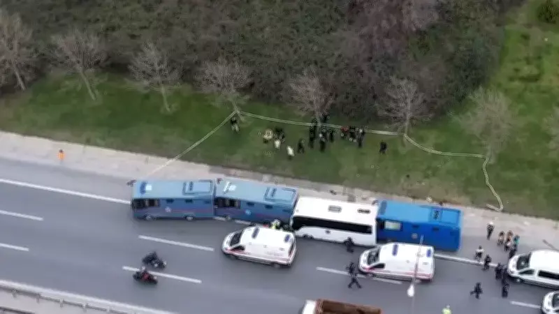 Başakşehir'de Zincirleme Kaza: Cezaevi Araçları Karıştı, 15 Yaralı