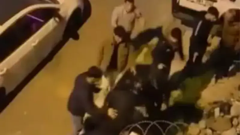 Bağcılar'da Sokak Kavgası: Polis Uyarısı Saldırganları Kaçırttı