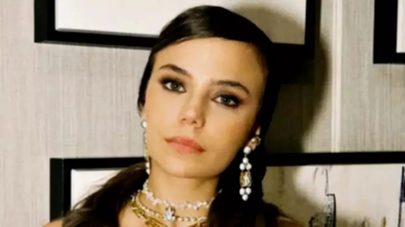 Bahar Şahin'den Şok İmaj Değişikliği: Platin Sarışın Oldu!