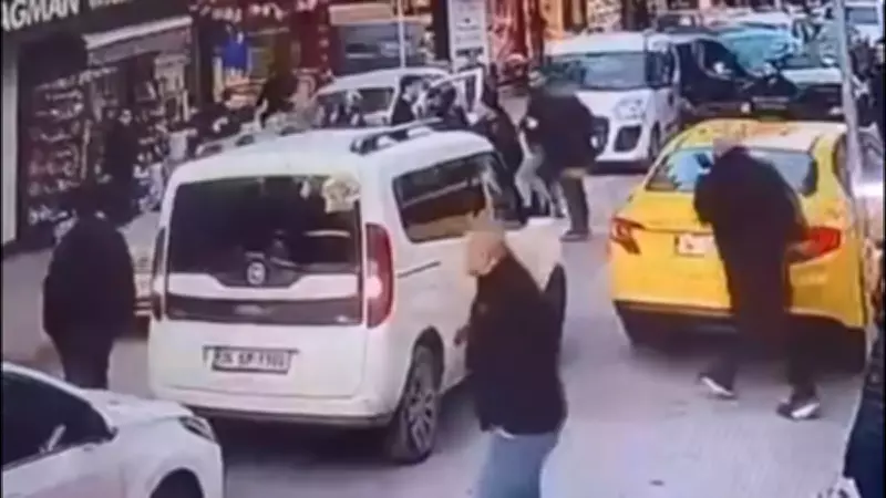 Bahçelievler'de Park Kavgası: 70 Yaşındaki Sürücü Ağır Yaralandı, Taksici Tutuklandı