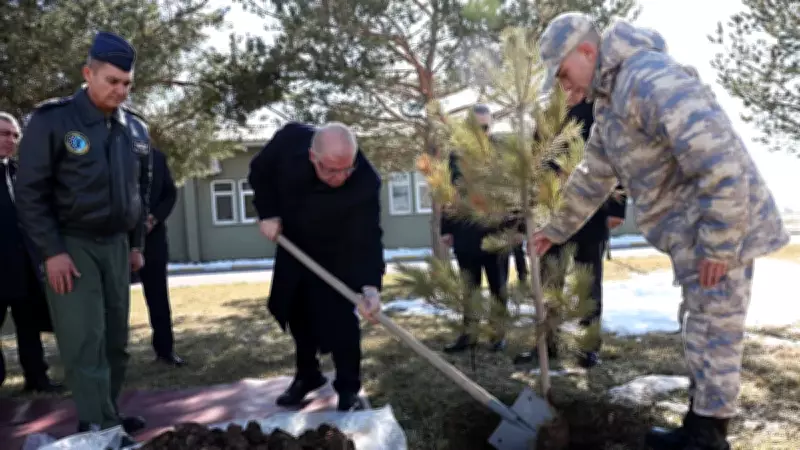 Bakan Güler Muş'ta: Hava Meydan Komutanlığı'nda İnceleme, Valilikte Bilgi Aldı