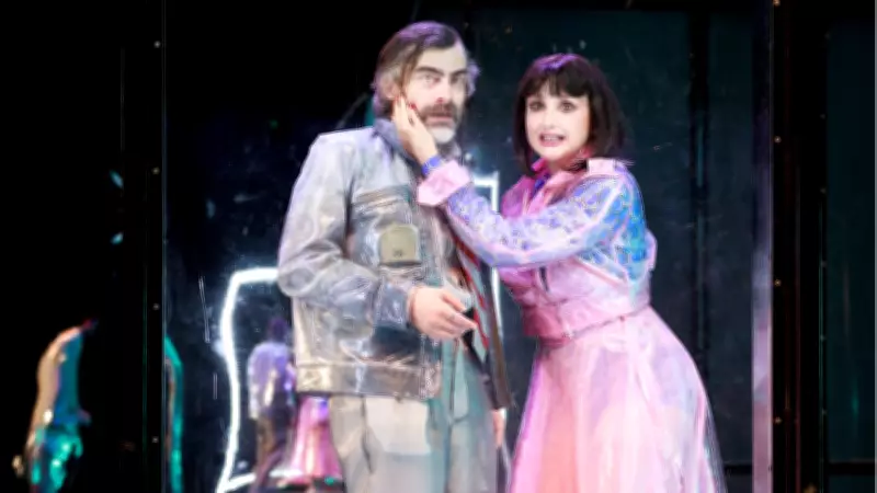 Bakırköy Belediye Tiyatroları'nın 'Çirkin'i İki Önemli Ödülle Taçlandı