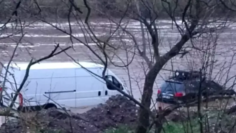 Balıkesir'de Simav Çayı'nda Mahsur Kalan 2 Kişi Kurtarıldı