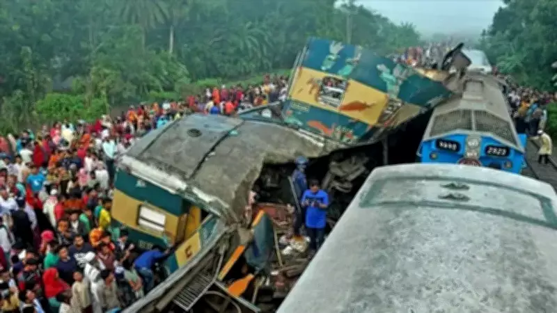 Bangladeş'te Tren-Otobüs Çarpışması: 12 Ölü, 20 Yaralı