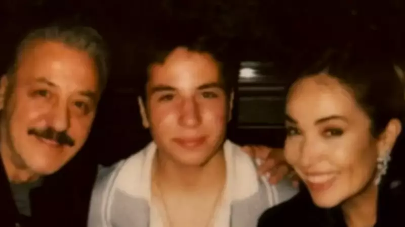 Barış Falay ve Esra Ronabar'ın Oğlu Mavi Rüzgar Büyüdü! Annesiyle Pozu Sosyal Medyada Damga Vurdu