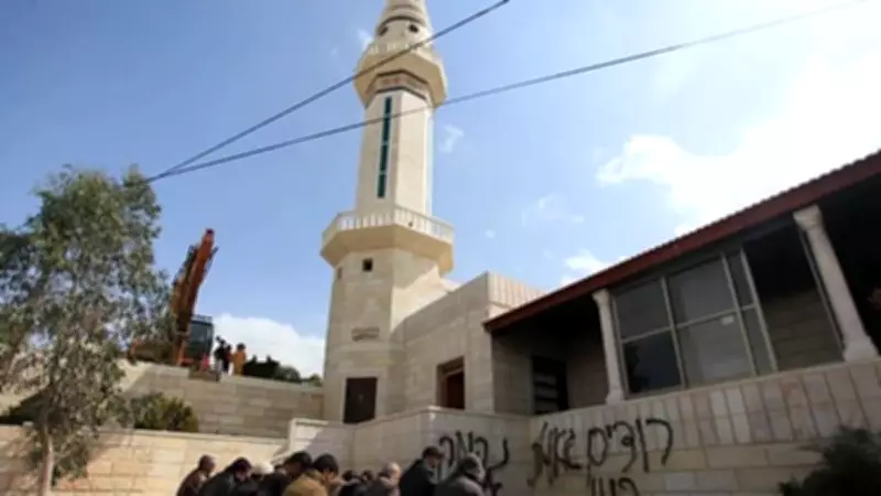 Batı Şeria'da Camiye Saldırı: İsrailli Yerleşimciler Kundaklama Girişiminde Bulundu
