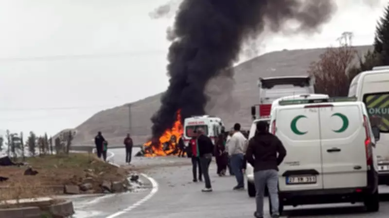 Batman'da Korkunç Trafik Kazası: Otomobil Refüje Çarpıp Alev Aldı, 2 Yaralı