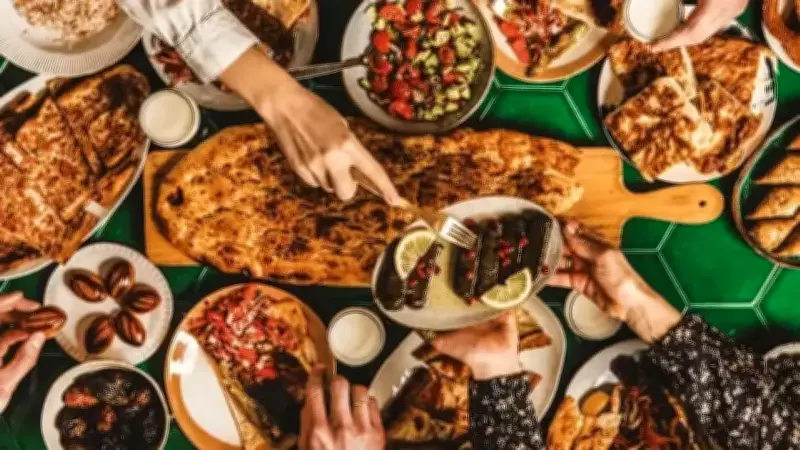 Bayram Sofralarında Kontrolsüz Tüketim Sağlık Risklerini Artırıyor