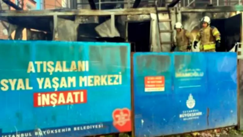 İBB Şantiyesinde Çıkan Yangında 3 İşçi Konteyneri Kullanılamaz Hale Geldi