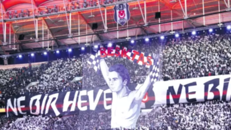 Beşiktaş Taraftarları Derbide Görsel Şölen Yarattı: Stadyum Doldu Taştı