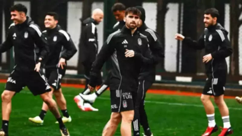 Beşiktaş, Yoğun Yağmur Altında Antrenmanını Tamamladı