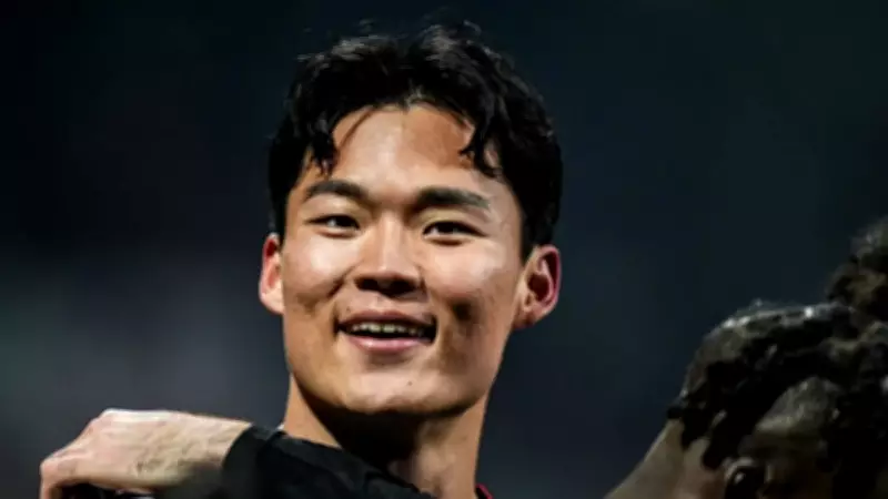 Beşiktaşlı Yıldız Oh, Sultanahmet Camii Ziyaretini Sosyal Medyada Paylaştı