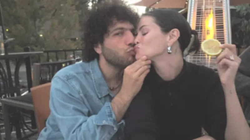 Benny Blanco Kirli Ayak Eleştirilerine Yanıt Verdi: Ayaklarım Harika!