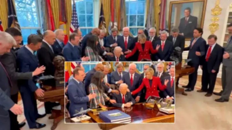Beyaz Saray'dan Flaş Görüntüler: Trump'a Oval Ofis'te Dua Çemberi