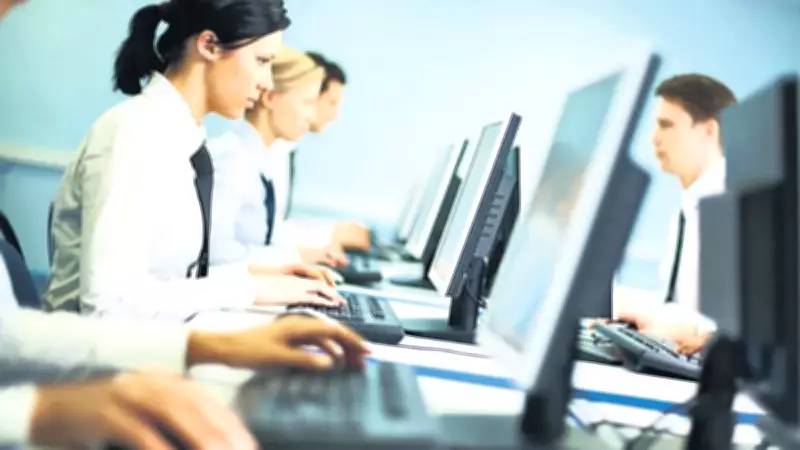 Beyaz Yakalılara Mavi Işık Uyarısı: Ekran Başında Geçirilen Süreye Dikkat