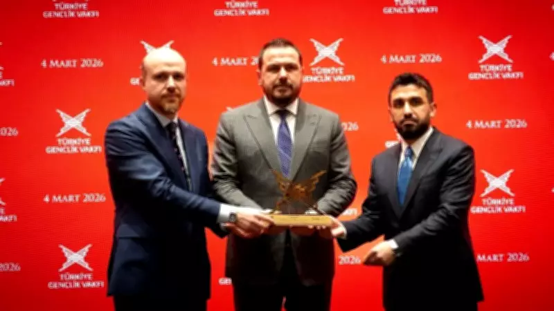 Bilal Erdoğan, Adnan Duman'ı Sosyal Sorumluluk Çalışmaları İçin Plaketle Onurlandırdı