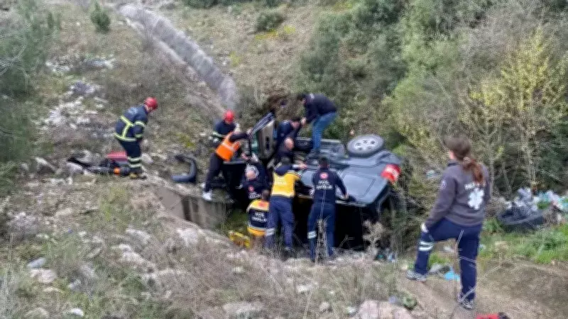 Bilecik'te Dikkatsizlik Sonucu Takla Atan Otomobilde 2 Kişi Hafif Yaralandı
