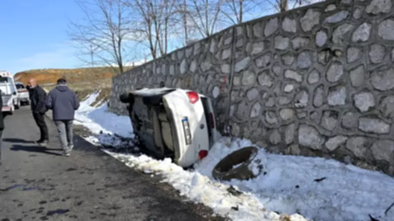 Bingöl-Diyarbakır Yolunda Feci Kaza: Otomobil Duvarına Çarptı, 2'si Ağır 5 Yaralı